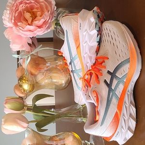 Asics Novablast 2 size 10